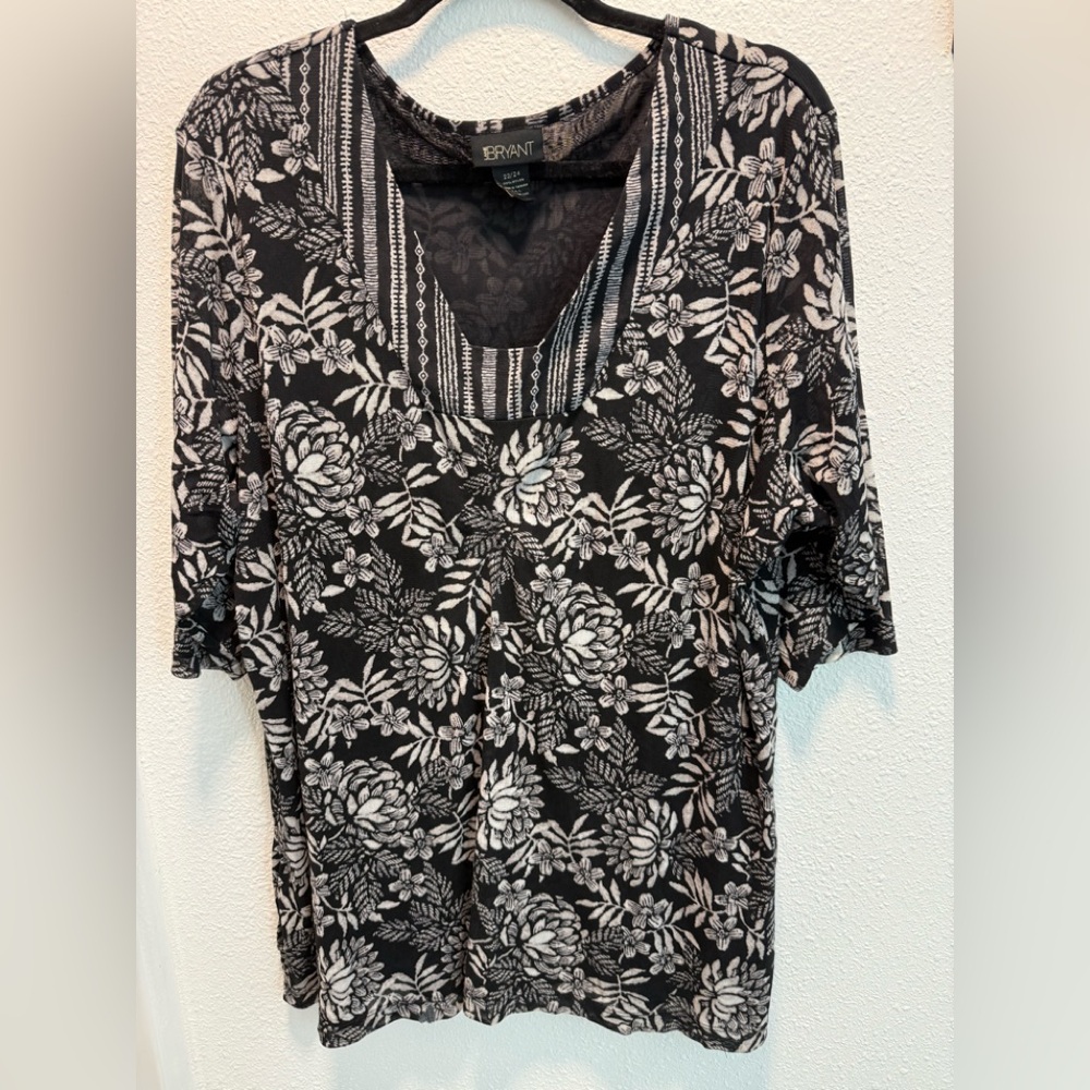 Lane Bryant Lined Black Gray Floral Blouse  Women’s Plus Sz(22/24)